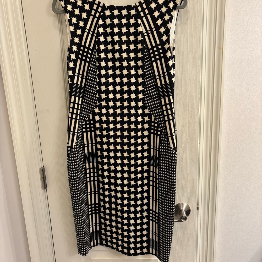 Donna Morgan Black and White Sheath Dress with Crew Neck